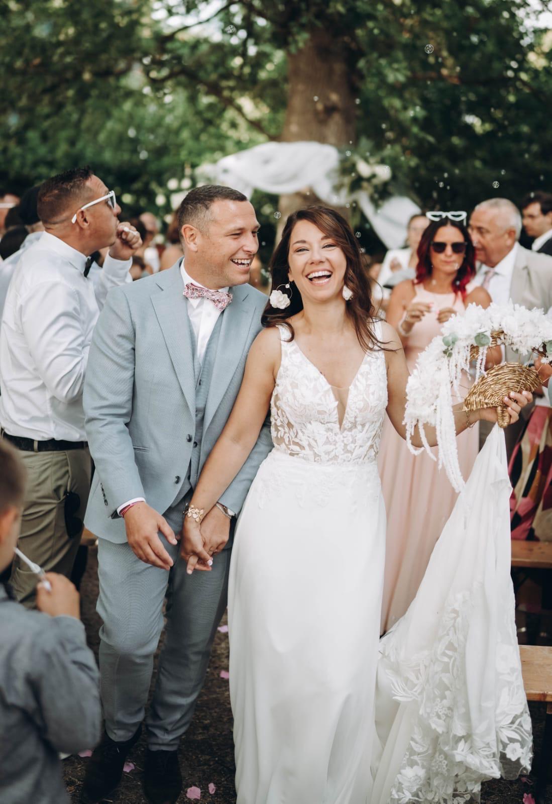 Tailor-made make-up & hairstyling for the most beautiful day of your life.